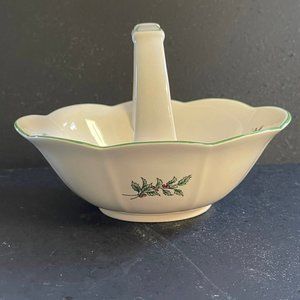 Nikko 6x5x5' Christmas holiday basket